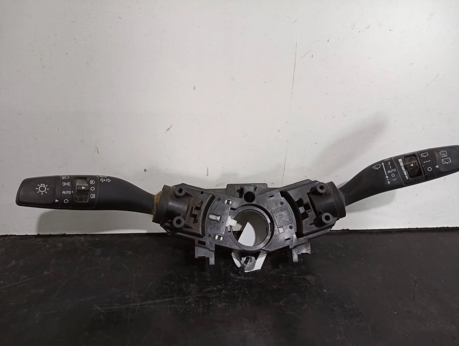 Foto de MANDO MULTIFUNCION KIA SPORTAGE (QL) referencia 93404F1960