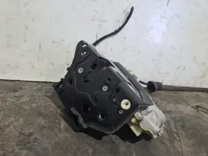 Foto de CERRADURA PUERTA DELANTERA DERECHA VOLKSWAGEN PASSAT BERLINA (3C2) referencia 3C1837015A foto 2