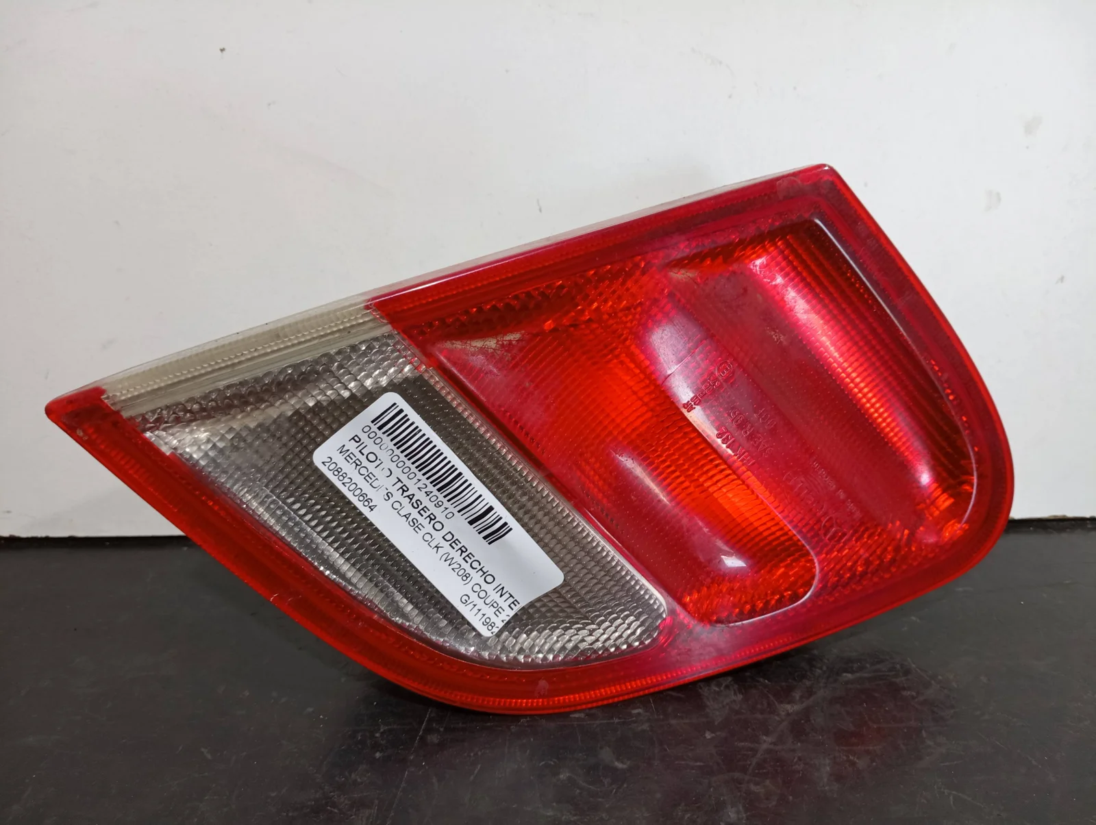 Foto de PILOTO TRASERO DERECHO INTERIOR MERCEDES-BENZ CLK (BM 208) COUPE referencia 2088200664