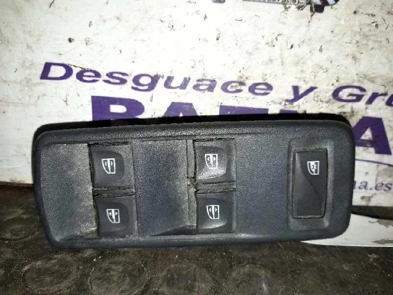 Foto de MANDO ELEVALUNAS DELANTERO IZQUIERDO SIN MARCA SIN MODELO referencia 254117873R