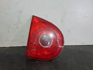Foto de PILOTO TRASERO IZQUIERDO INTERIOR VOLKSWAGEN GOLF V (1K1)(10.2003) referencia 1K6945093G