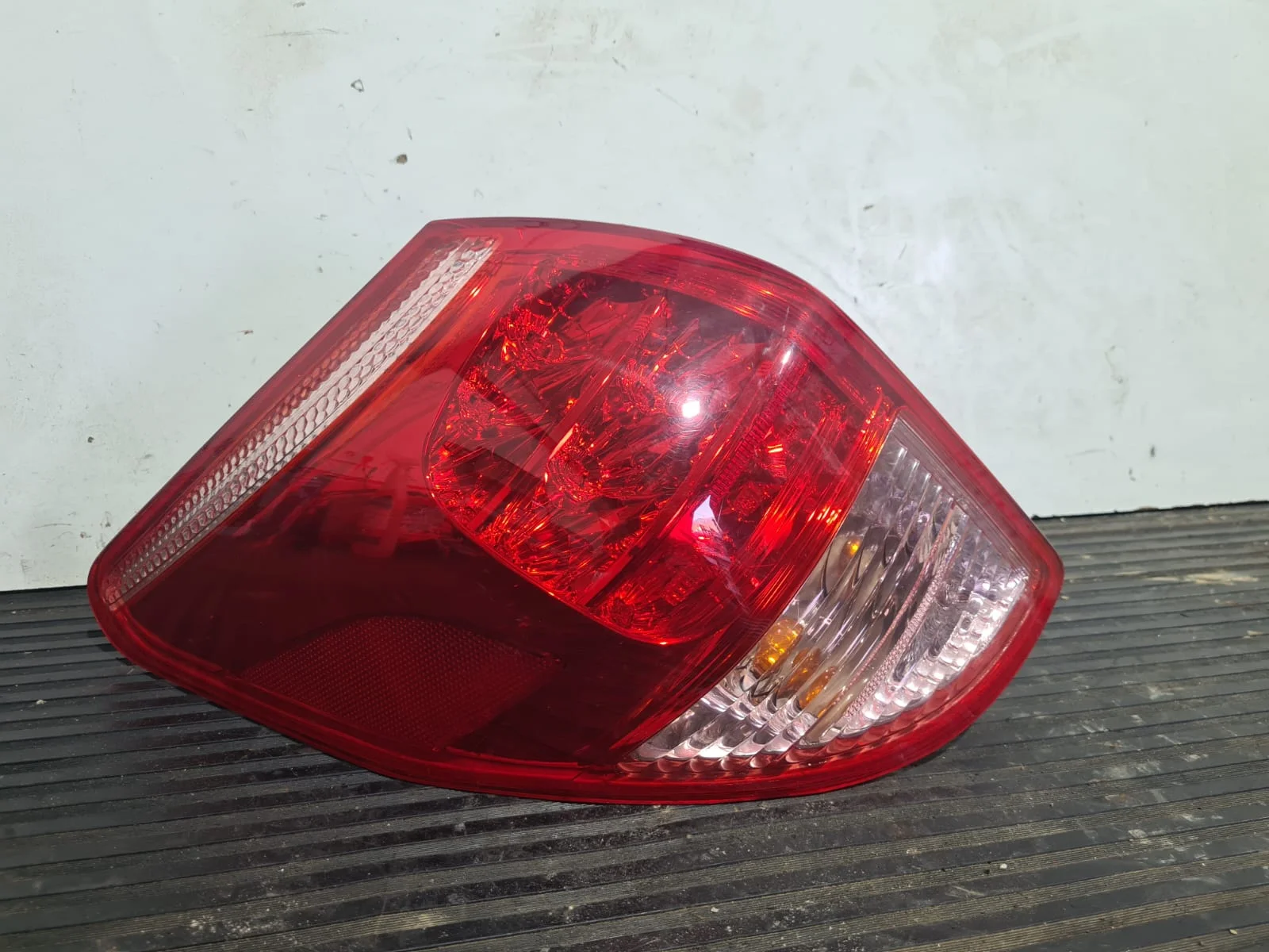 Foto de PILOTO TRASERO IZQUIERDO TOYOTA RAV4 (A3) referencia 083121977L