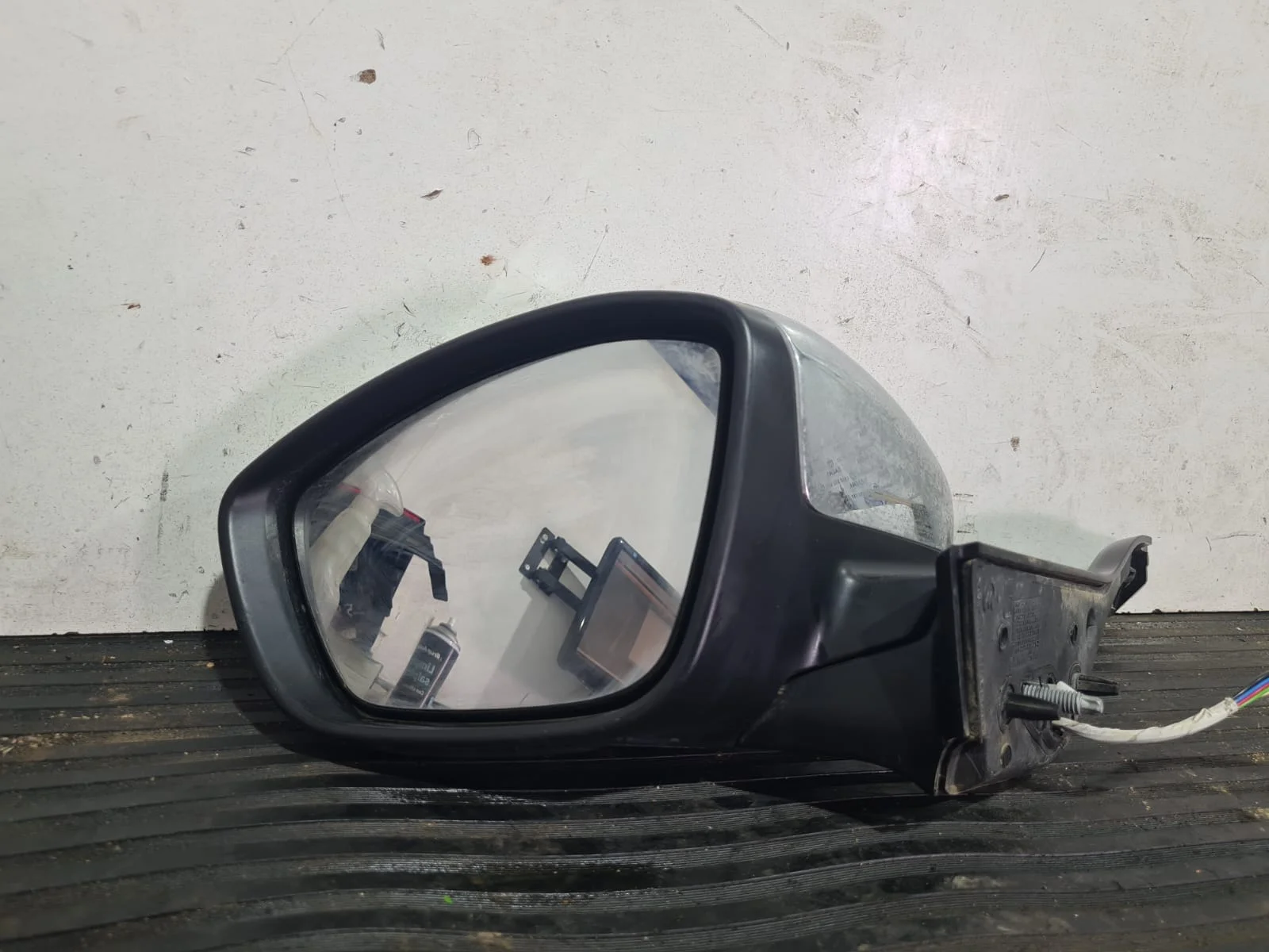 Foto de RETROVISOR IZQUIERDO PEUGEOT 208 referencia 232636204