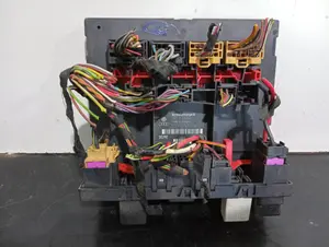 Foto de CAJA RELES / FUSIBLES SIN MARCA SIN MODELO referencia 3C0937049E