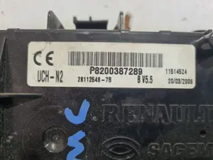 Foto de CAJA RELES / FUSIBLES RENAULT CLIO II SYMBOL referencia 216590627 foto 4