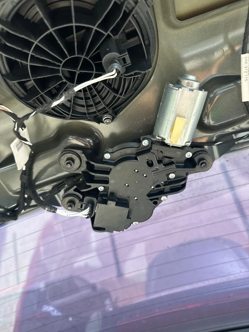 Foto de MOTOR LIMPIA TRASERO VOLKSWAGEN GOLF VI (5K1)(10.2008)