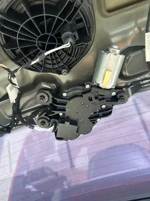 Foto de MOTOR LIMPIA TRASERO VOLKSWAGEN GOLF VI (5K1)(10.2008)