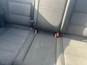 Foto de ENGANCHE CINTURON TRASERO CENTRAL VOLKSWAGEN GOLF V (1K1)(10.2003)