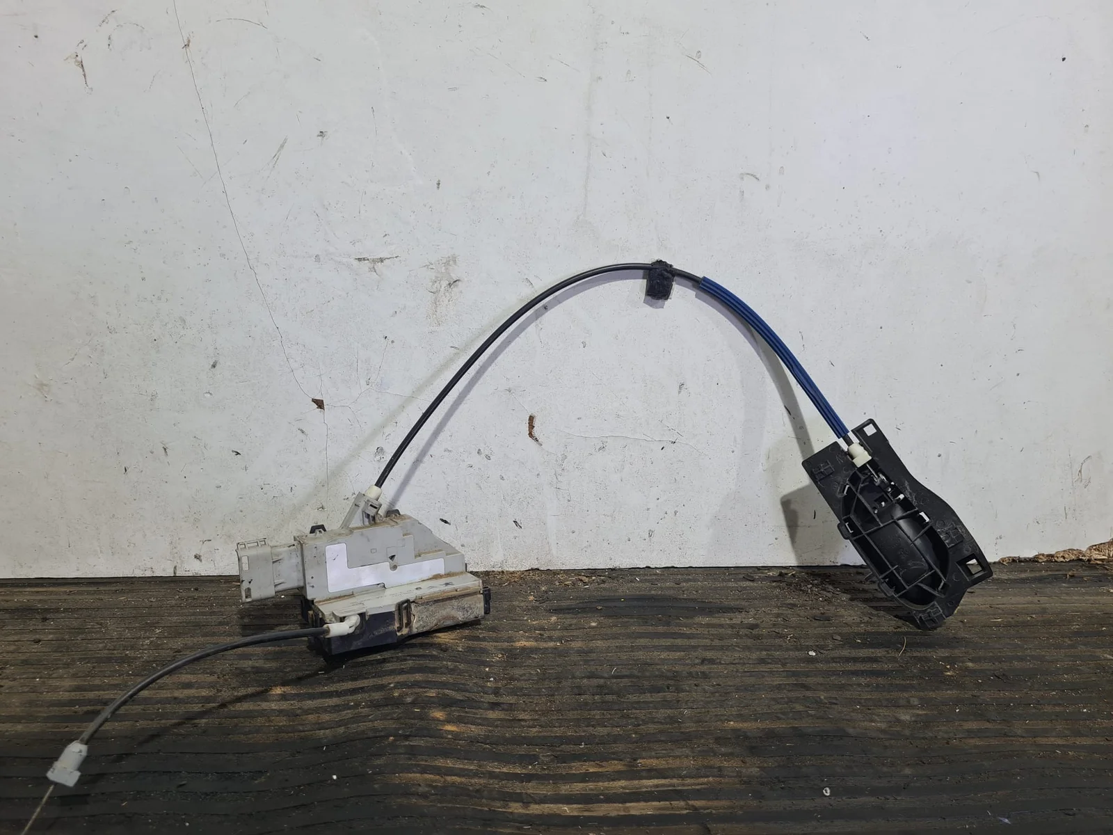 Foto de CERRADURA PUERTA DELANTERA IZQUIERDA PEUGEOT 407 referencia 9660699480E