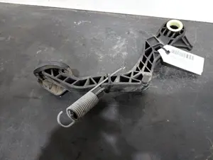 Foto de PEDAL EMBRAGUE VOLKSWAGEN POLO V (6R1) referencia 6R1721321B foto 3