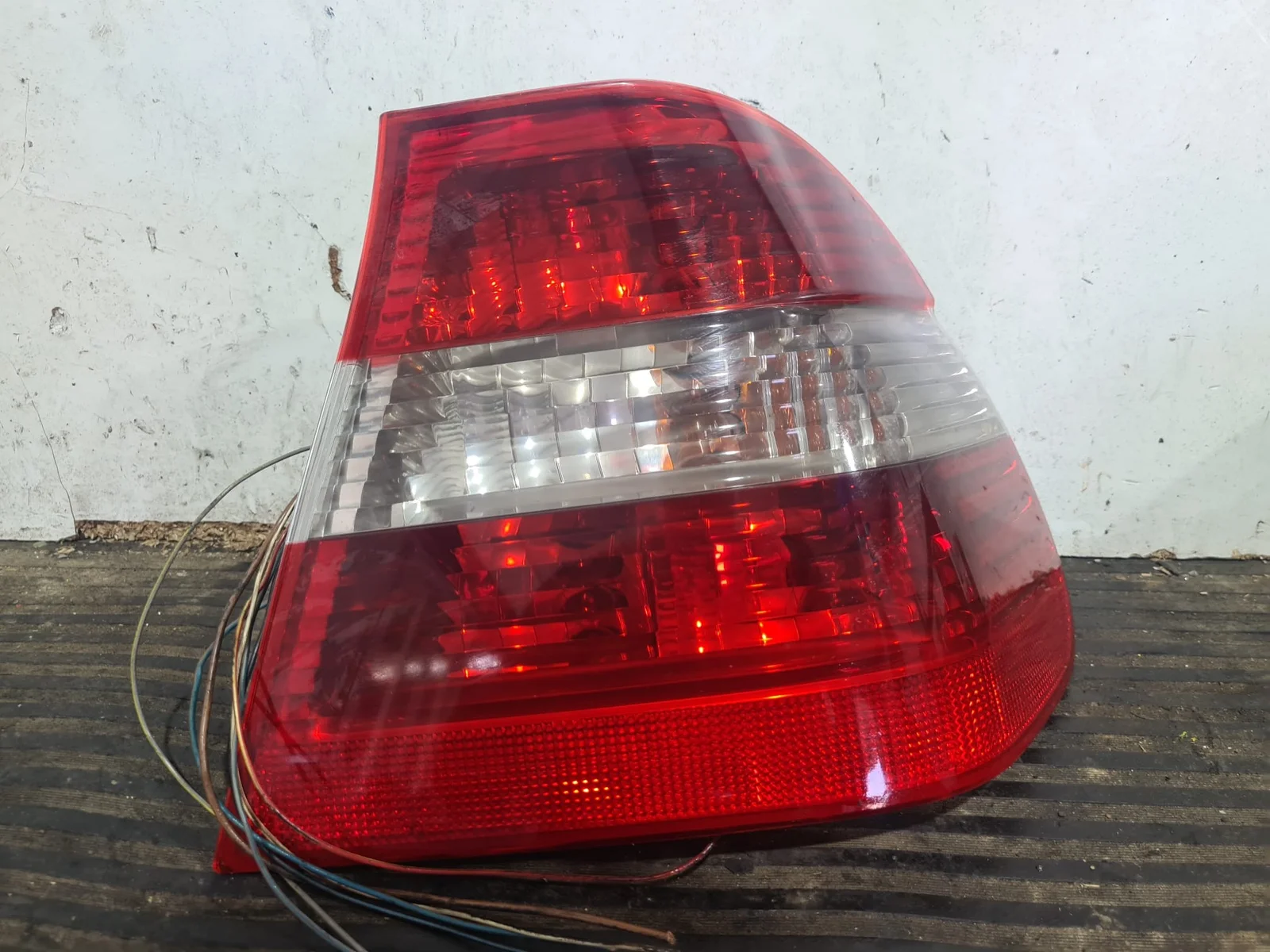 Foto de PILOTO TRASERO DERECHO BMW SERIE 3 BERLINA (E46) referencia 6910532