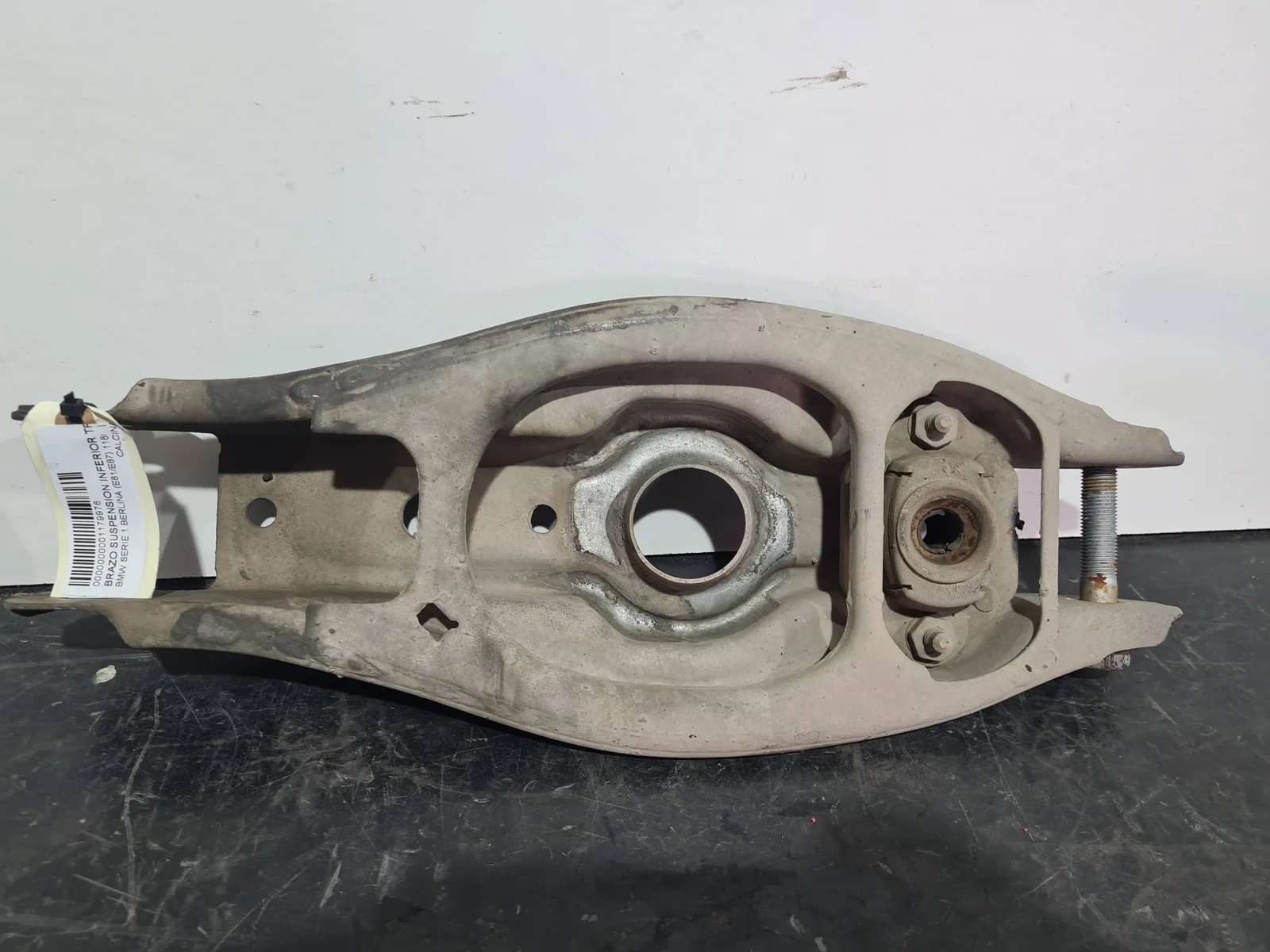 Foto de BRAZO SUSPENSION INFERIOR TRASERO IZQUIERDO BMW SERIE 1 BERLINA (E81/E87)