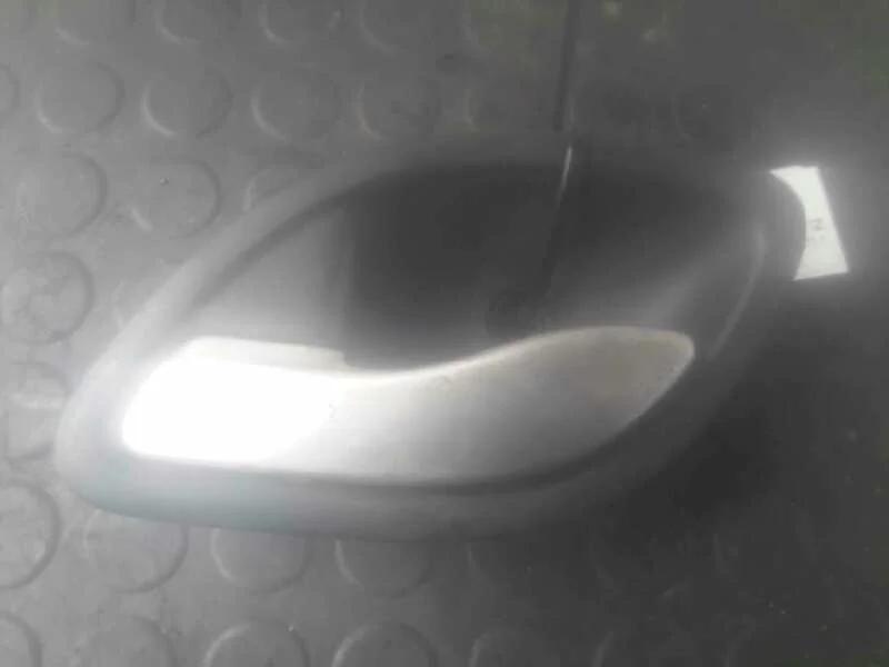 Foto de MANETA INTERIOR DELANTERA IZQUIERDA SIN MARCA SIN MODELO referencia CROMADA