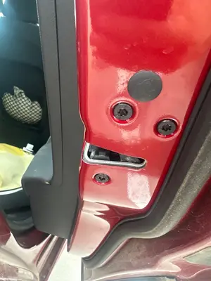 Foto de CERRADURA PUERTA TRASERA DERECHA FORD FOCUS BERLINA (CGE)