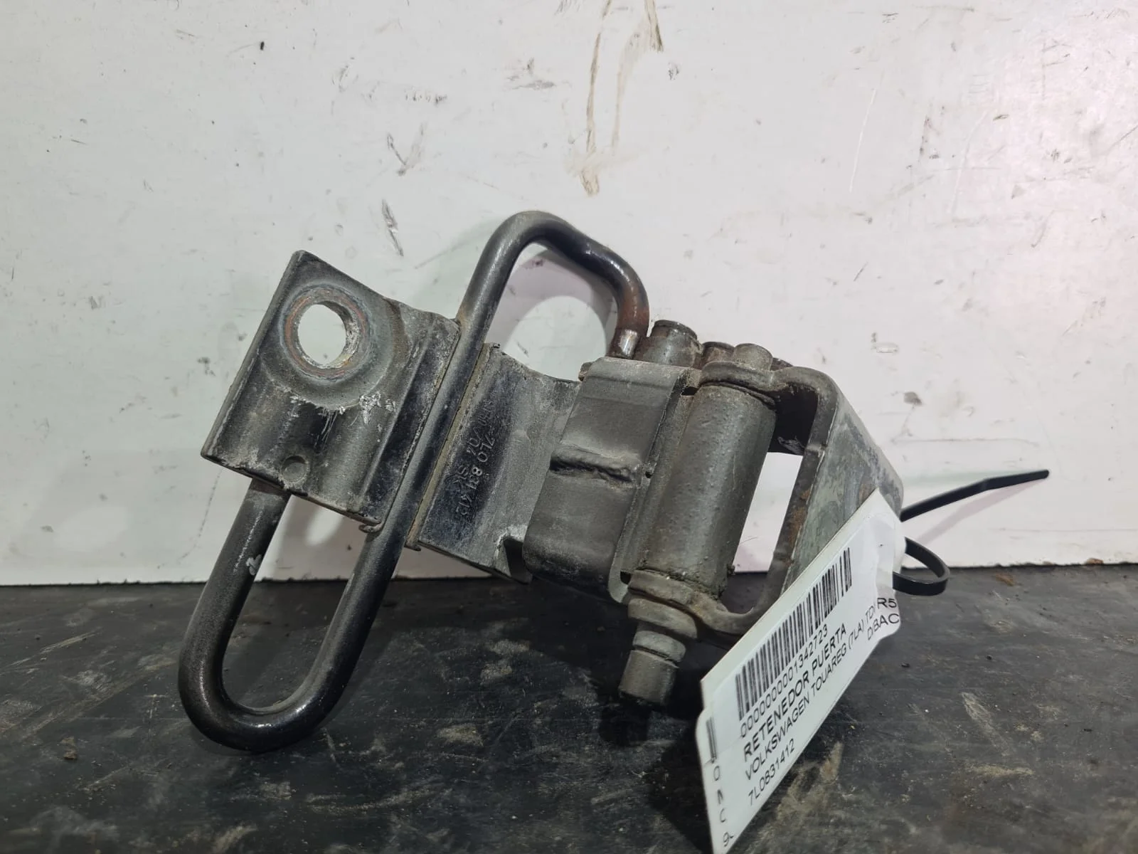 Foto de RETENEDOR PUERTA VOLKSWAGEN TOUAREG (7LA) referencia 7L0831412