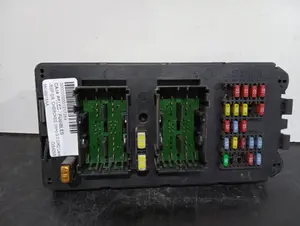Foto de CAJA RELES / FUSIBLES JEEP GRAND CHEROKEE (WH) referencia 56049915AA foto 3