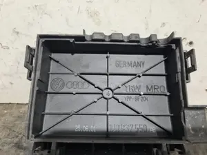 Foto de CAJA RELES / FUSIBLES SEAT LEON (1M1) referencia 1J0937773 foto 2