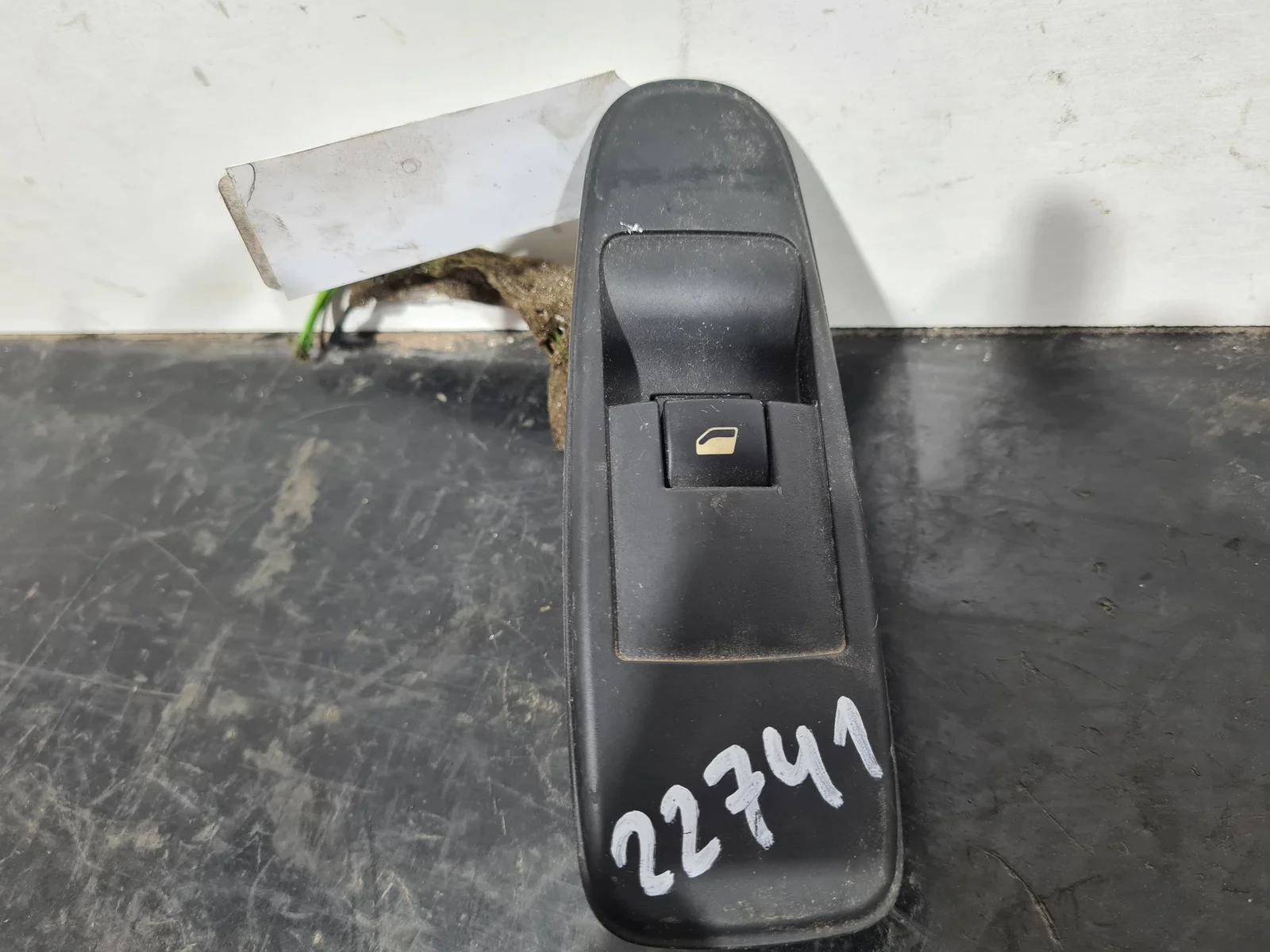 Foto de MANDO ELEVALUNAS DELANTERO DERECHO CITROEN GRAND C4 PICASSO referencia 96639377ZD