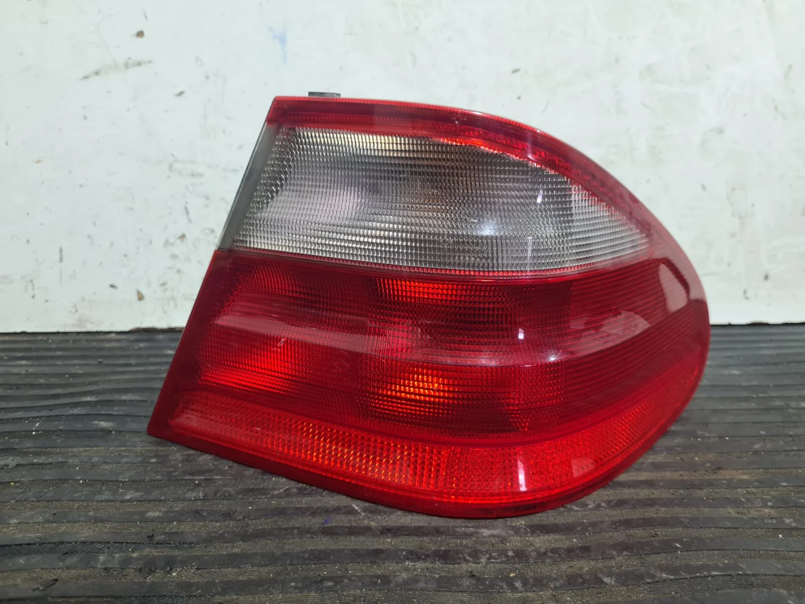 Foto de PILOTO TRASERO DERECHO MERCEDES-BENZ CLK (BM 208) COUPE referencia 2088200264