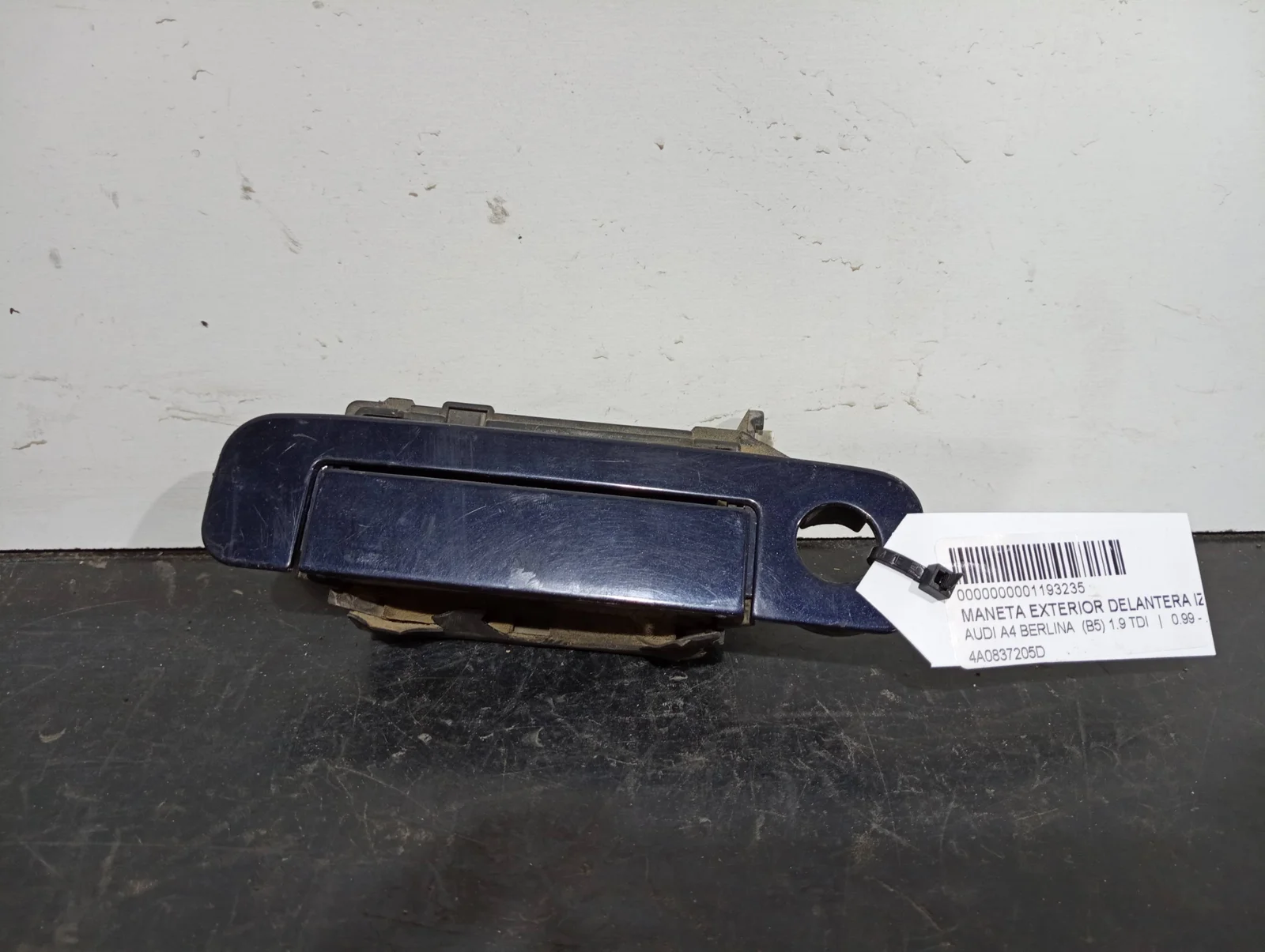 Foto de MANETA EXTERIOR DELANTERA IZQUIERDA SIN MARCA SIN MODELO referencia 4A0837205D
