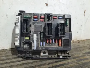 Foto de CAJA RELES / FUSIBLES CITROEN C3 referencia 9643498780