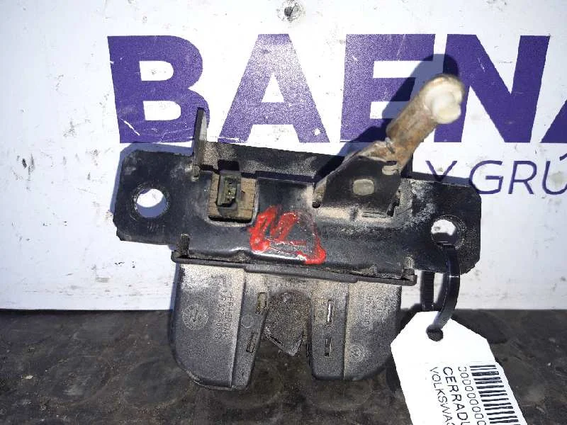 Foto de CERRADURA MALETERO / PORTON VOLKSWAGEN GOLF IV BERLINA (1J1)(10.1997)