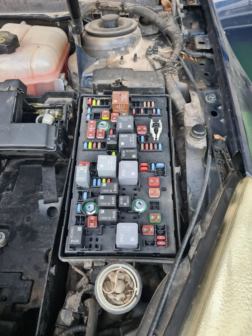 Foto de CAJA RELES / FUSIBLES OPEL INSIGNIA BERLINA