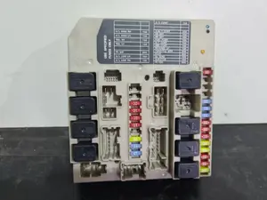 Foto de CAJA RELES / FUSIBLES SIN MARCA SIN MODELO