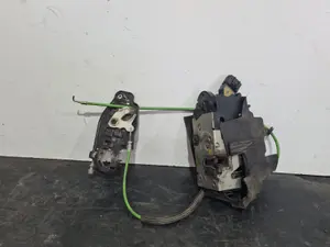 Foto de CERRADURA PUERTA DELANTERA DERECHA LANCIA MUSA (184) referencia 51708420 foto 3