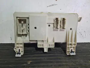 Foto de CAJA RELES / FUSIBLES VOLVO S40 BERLINA referencia 30765015 foto 2
