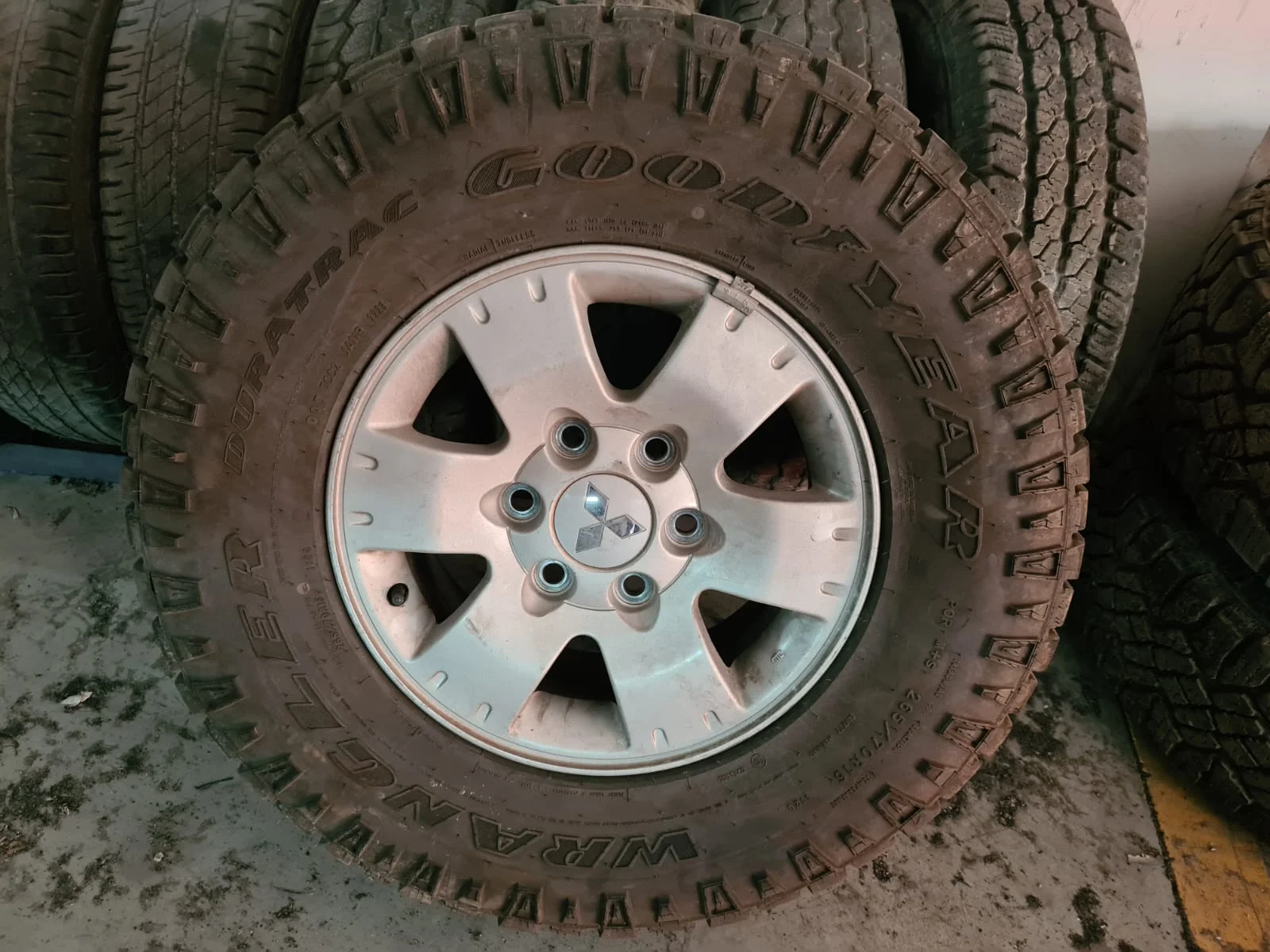 Foto de JUEGO LLANTAS MITSUBISHI MONTERO (V60/V70) referencia PVP 120 UND
