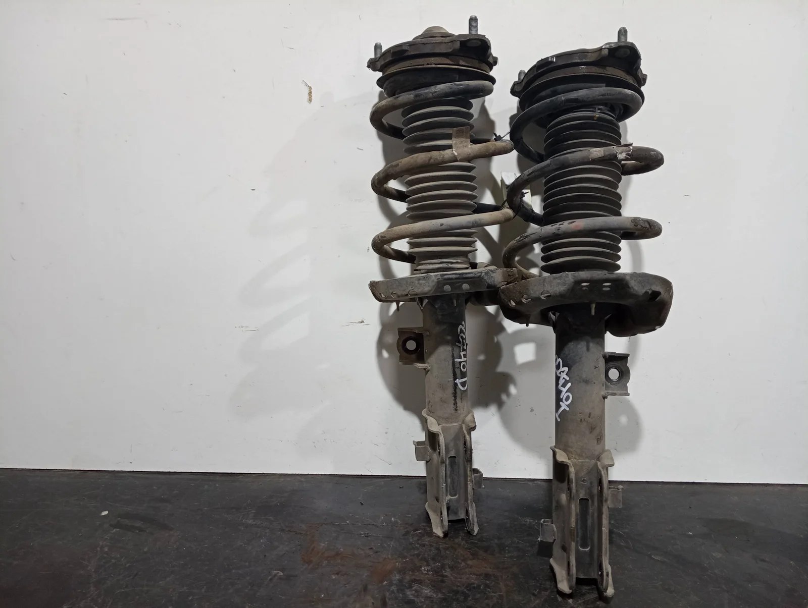 Foto de JUEGO AMORTIGUADORES DELANTERO KIA NIRO (DE) referencia 54651