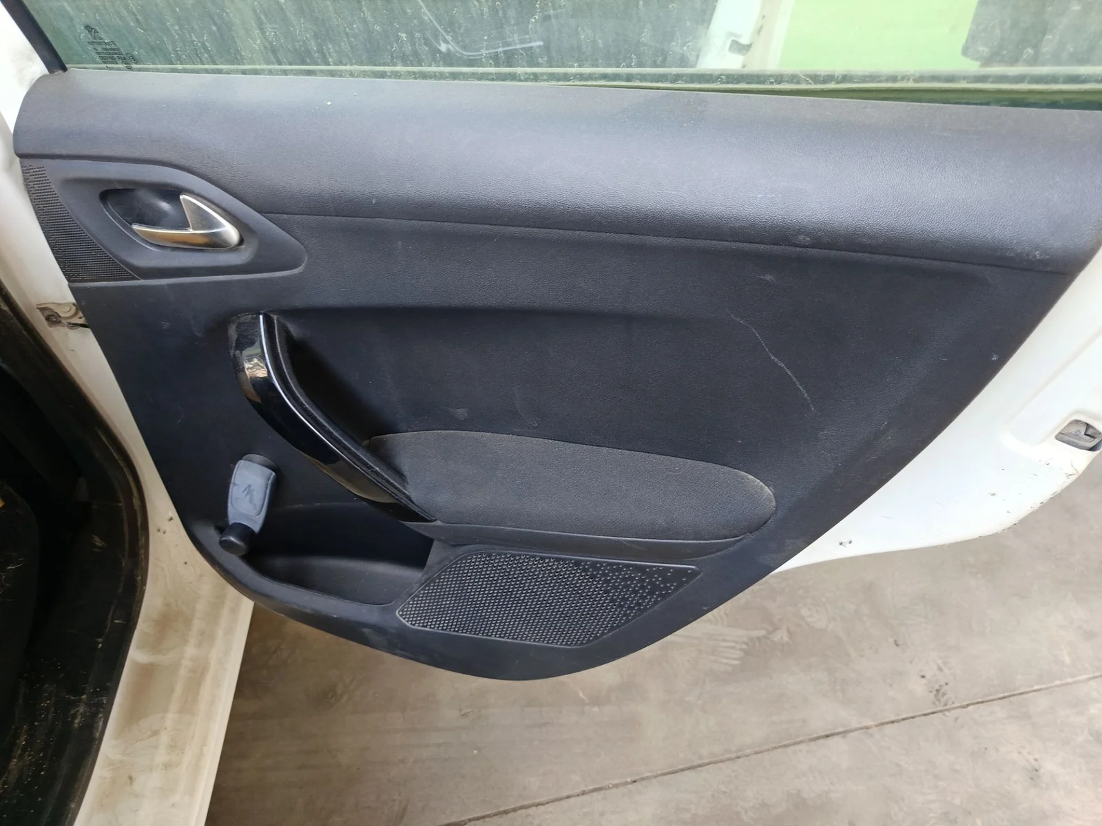 Foto de GUARNECIDO PUERTA TRASERA DERECHA PEUGEOT 208
