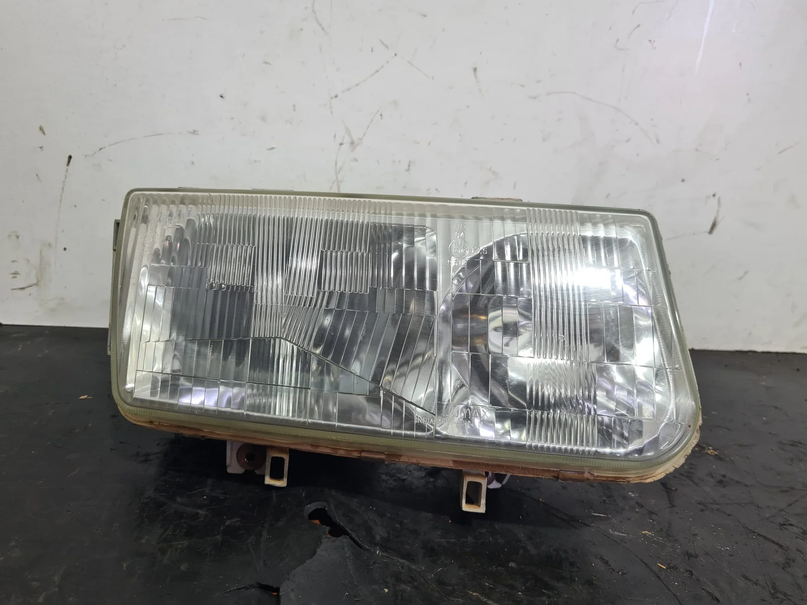Foto de FARO DERECHO TATA SIN MODELO