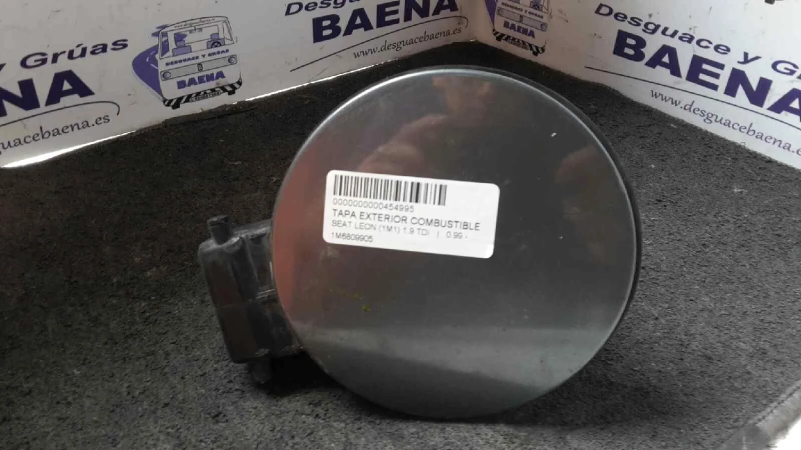 Foto de TAPA EXTERIOR COMBUSTIBLE SIN MARCA SIN MODELO referencia 1M6809905