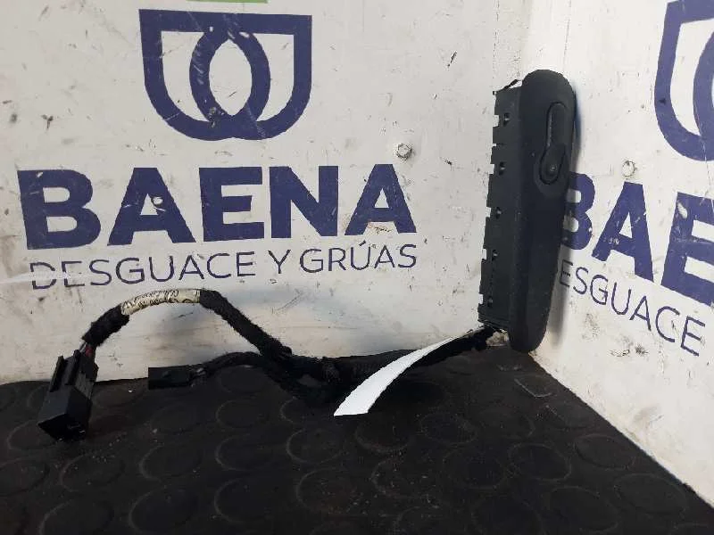 Foto de MANDO ELEVALUNAS DELANTERO IZQUIERDO OPEL OMEGA B referencia 4670502