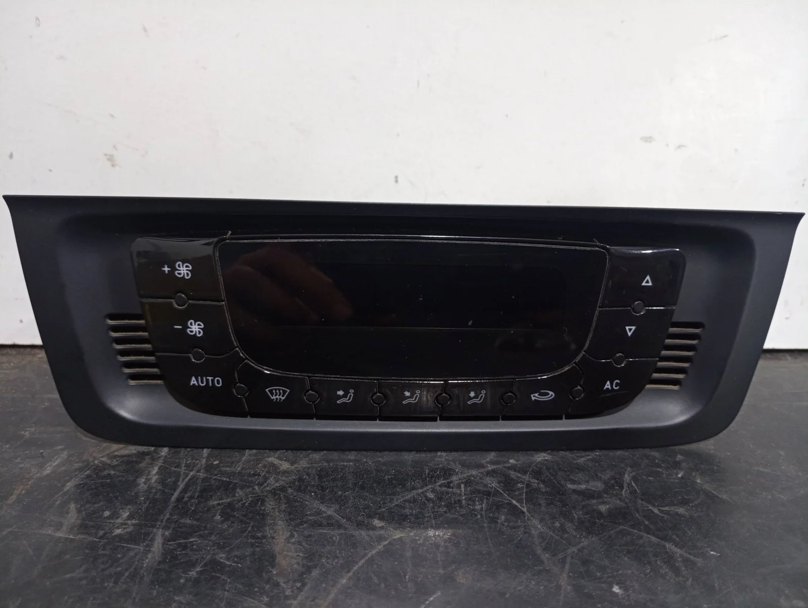 Foto de MANDO CALEFACCION / AIRE ACONDICIONADO SEAT IBIZA BERLINA (6J5) referencia 6J0820043