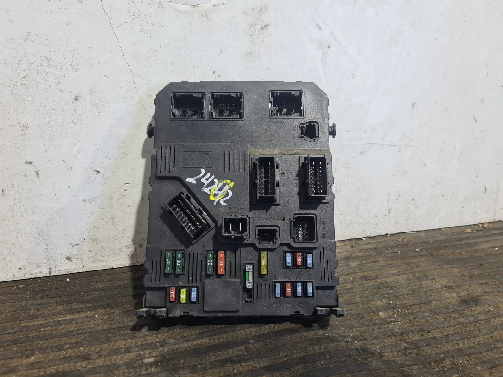 Foto de CAJA RELES / FUSIBLES PEUGEOT 206 referencia 9653667680