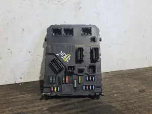 Foto de CAJA RELES / FUSIBLES PEUGEOT 206 referencia 9653667680