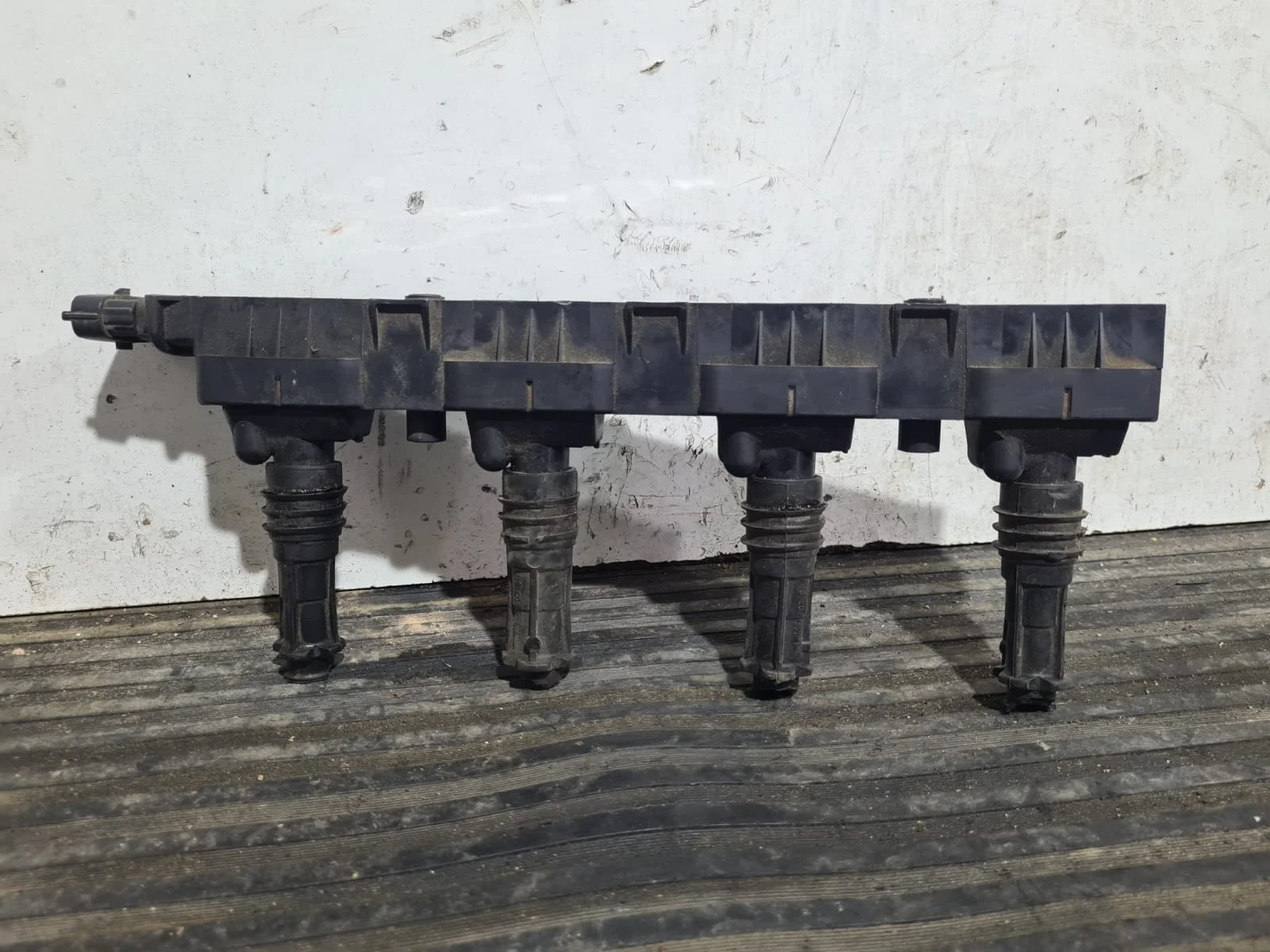 Foto de BOBINA ENCENDIDO OPEL CORSA C referencia 0221503015