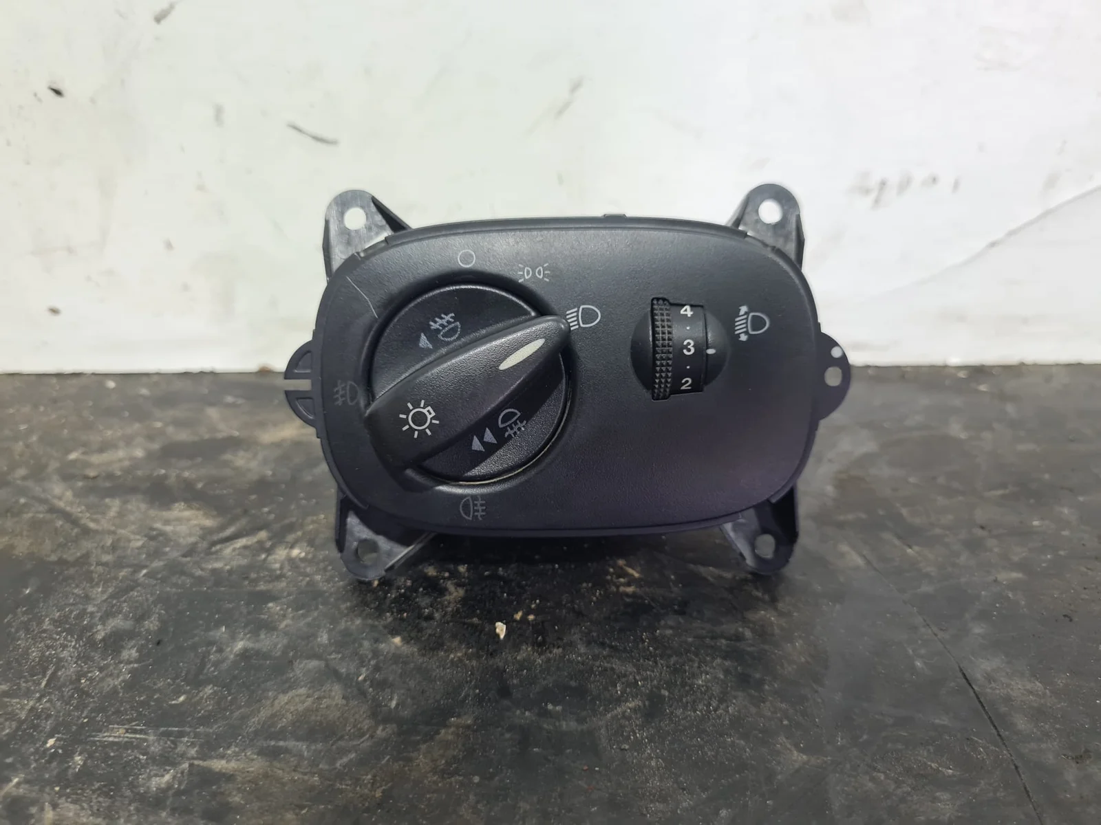 Foto de MANDO LUCES FORD TRANSIT FURGÓN CORTO (FY) referencia YC1T13A024EB