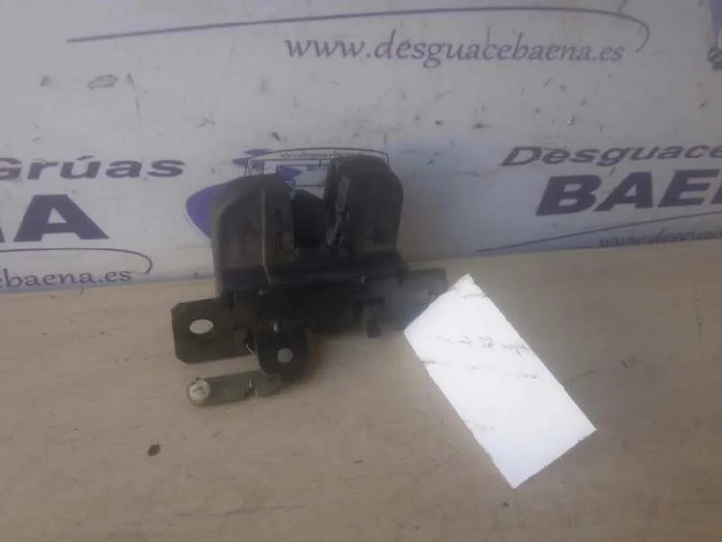 Foto de CERRADURA MALETERO / PORTON SEAT LEON (1M1)