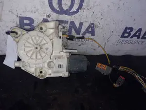 Foto de MOTOR ELEVALUNAS DELANTERO IZQUIERDO FORD FOCUS BERLINA (CAP) referencia 995208101 foto 2