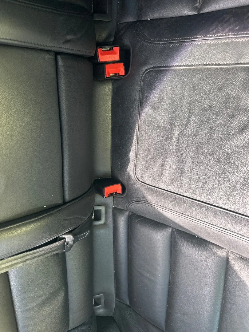 Foto de ENGANCHE CINTURON TRASERO CENTRAL VOLKSWAGEN GOLF VI (5K1)(10.2008)