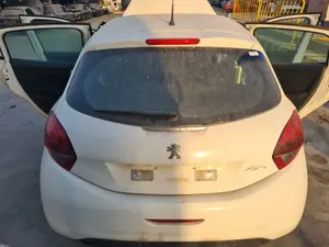 Foto de PORTON TRASERO PEUGEOT 208