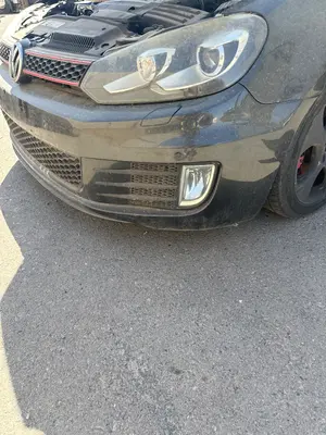 Foto de DEFENSA DELANTERA VOLKSWAGEN GOLF VI (5K1)(10.2008)