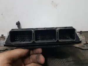 Foto de CENTRALITA MOTOR UCE RENAULT LATITUDE referencia 0281017614 foto 3