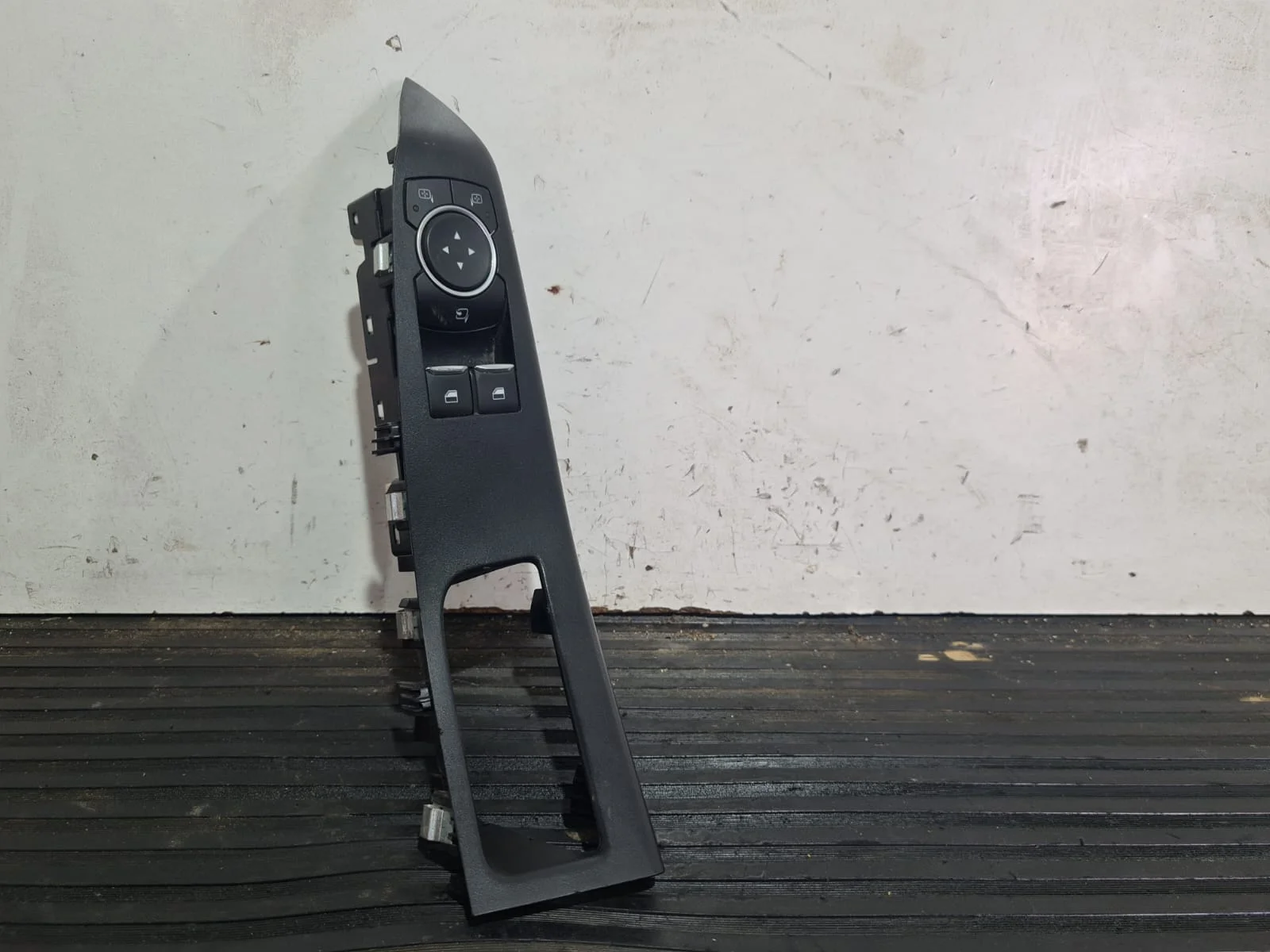 Foto de MANDO ELEVALUNAS DELANTERO IZQUIERDO FORD FIESTA (CE1) referencia H1BT14540BC