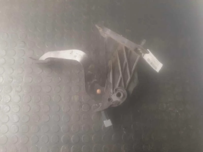 Foto de PEDAL EMBRAGUE SIN MARCA SIN MODELO referencia 8200019163