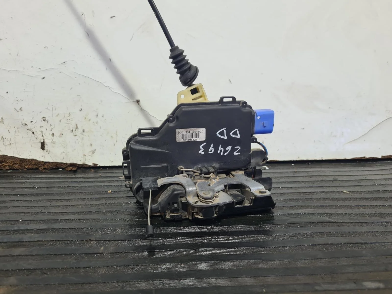 Foto de CERRADURA PUERTA DELANTERA DERECHA SEAT IBIZA (6L1) referencia 3B1837016CC